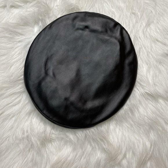 NEW TRENDY RED FAUX LEATHER BERET - Picture 7 of 12